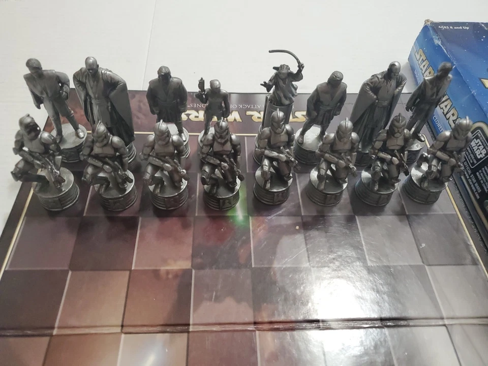 Juego de Ajedrez Star Wars Episodio II El Ataque de los Clones 2003 Hasbro Parker Brothers Foto 3 de 4