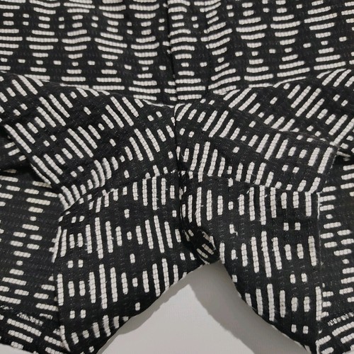 Old Navy Jacquard Damen Shorts schwarz & weiß Rauten Geo Print Gr. 10 - Bild 8 von 9