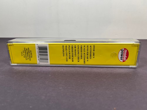 Model Power N Scale NEW YORK CENTRAL COACH Train 8616 Locomotive 3042 - Picture 3 of 7