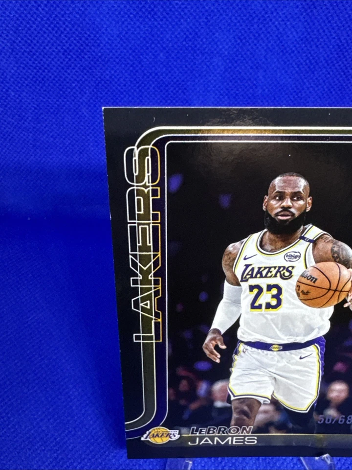 2025-26 Topps Baloncesto Insignia Lebron James Lámina Negra 50/68 Lakers #150 SSP Foto 3 de 4