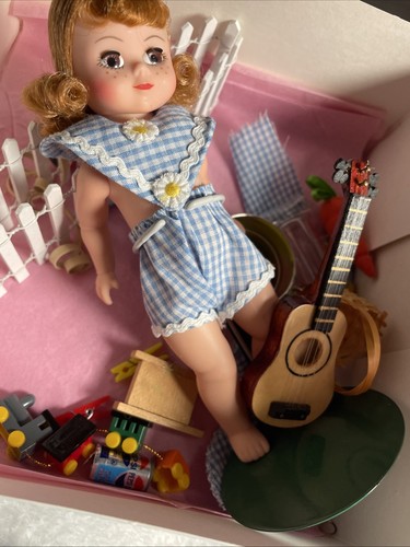Madame Alexander 8" LITTLE BIT COUNTRY 79080 MADCC 1997 y más - Imagen 21 de 22
