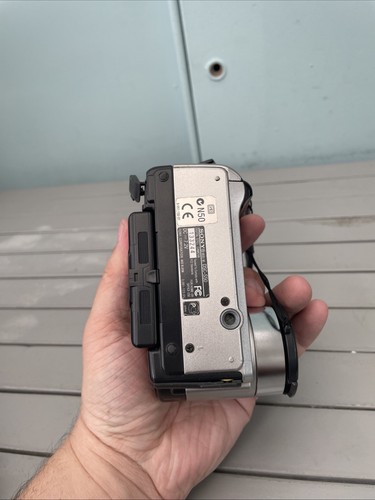 SONY DSC-S50 2.1MP Vintage Digital Camera UNTESTED SPARES/REPAIR - Picture 3 of 6