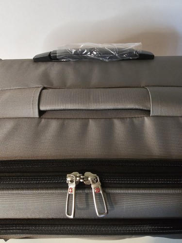 Swissgear Zurich 29" Spinner Check Suitcase Grey - Picture 4 of 7