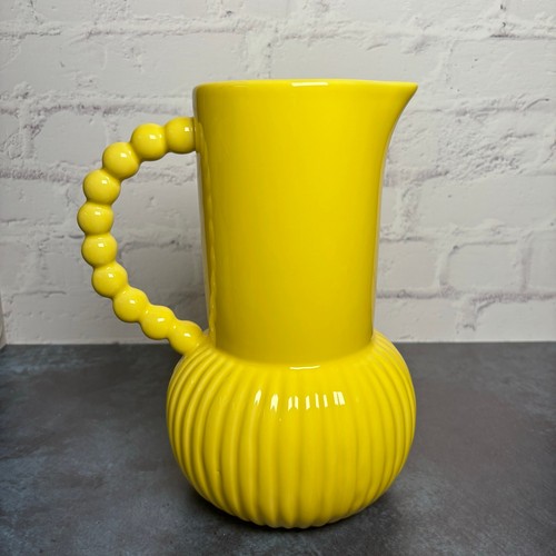 Vaso brocca a costine Tabitha marrone per bersaglio vibrante giallo sole boho