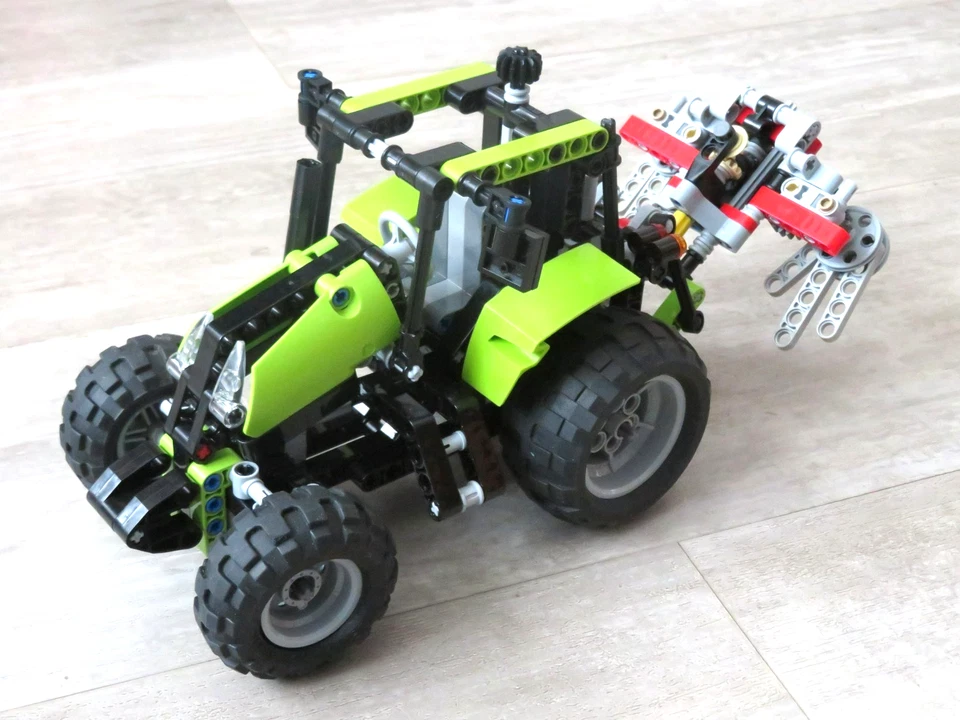LEGO Technic 9393 Tractor, photo 2 sur 5