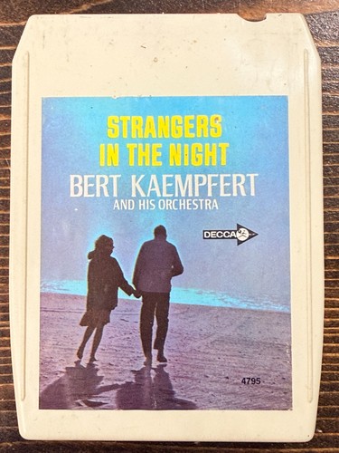 Strangers In The Night Bert Kaempfert and His Orchestra 8-Track Tape Cartridge - Foto 1 di 5