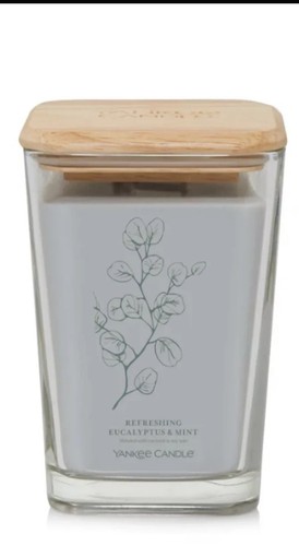 Yankee Candle Refreshing Eucalyptus & Mint Candle 19.5 Oz / 552g