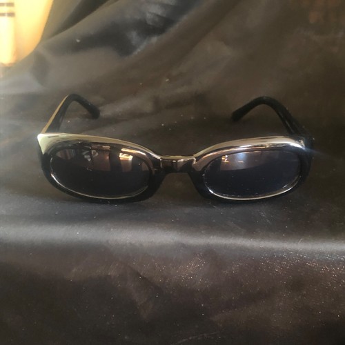 Glossy black oval-shaped sunglasses, by Diverse - Picture 7 of 13