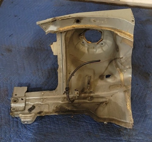 2010- 2014 MERCEDES E350 W212 FRONT LEFT DRIVER APRON INNER FENDER OEM - Picture 5 of 5