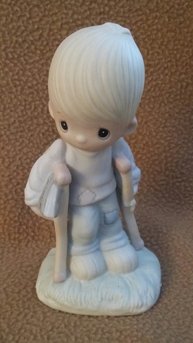 Precious Moments Figurine 1979  "HE WATCHES OVER US ALL" #E-3105 - Picture 3 of 8