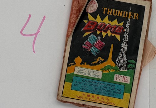Etiqueta de Fuegos Artificiales THUNDER BOMB Marca Caballo De Colección - Hecha en China (SOLO ETIQUETA) - Imagen 5 de 10