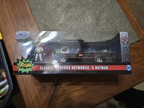 Jada Toys Classic TV Series Batmobile Auto mit Batman Figur 37103