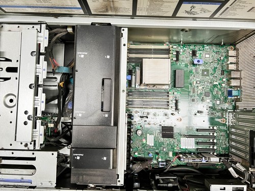 IBM System x3500 M4 7383 2x Xeon E5-2609 @2.4GHz 16GB 8x300GB M5100 RAID 2xPSU - Picture 7 of 10