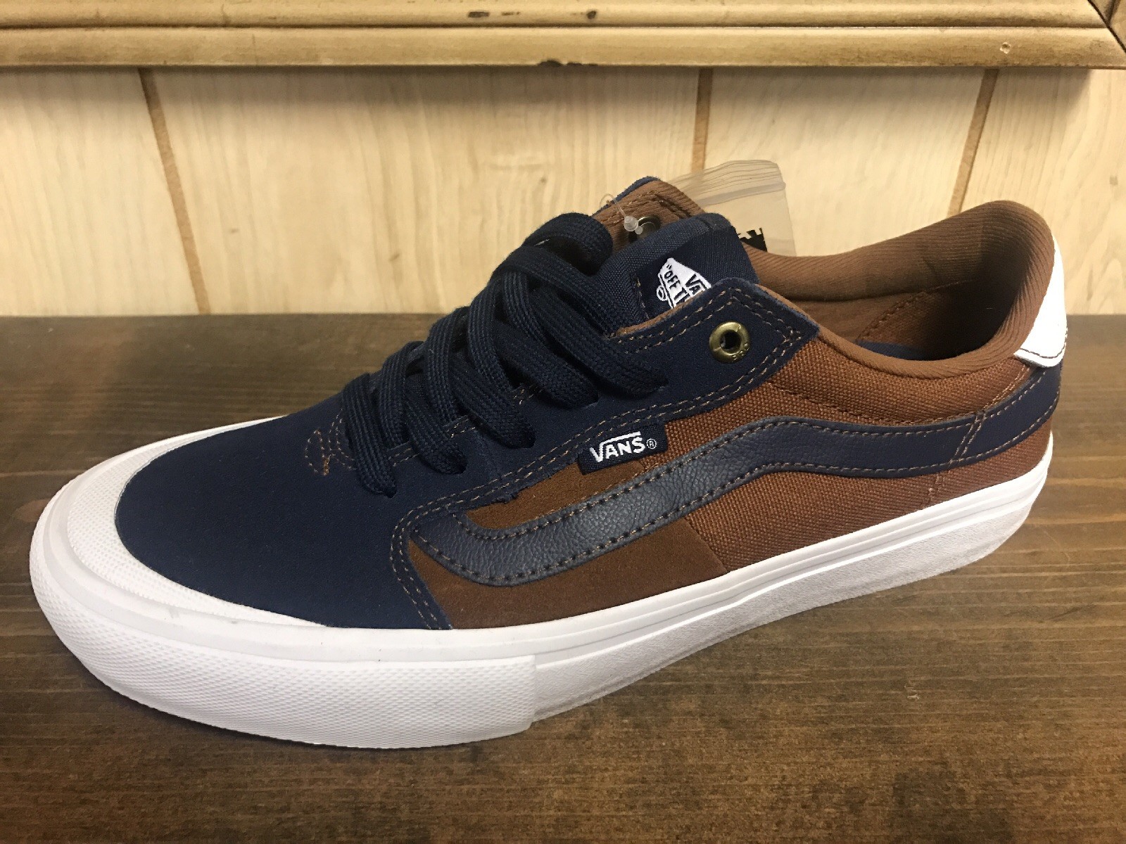 Vans Style 112 Brown Navy Men's Size 9 (woman's 10.5) Vans Style 112 Brown Navy Men's Size 9 (woman's 10.5)