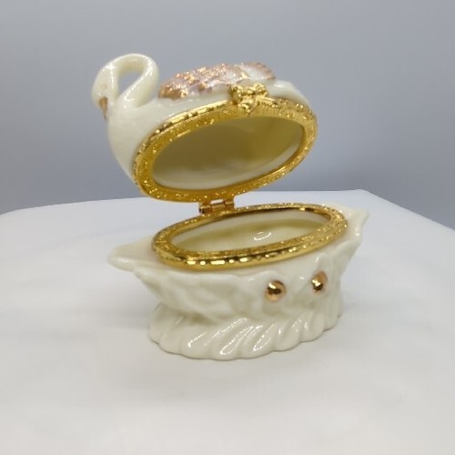 Vtg Porcelain Swan Trinket Box with Gold Details by Baum Bros Formalities 3.5"H - Picture 8 of 15