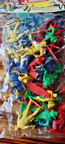 Giocattolo vintage anni 70 Cowboys Indians set insaccato NOS plastica Hong Kong sigillato - Foto 5 di 6