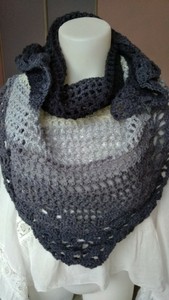 Châle ou chèche fait main au crochet