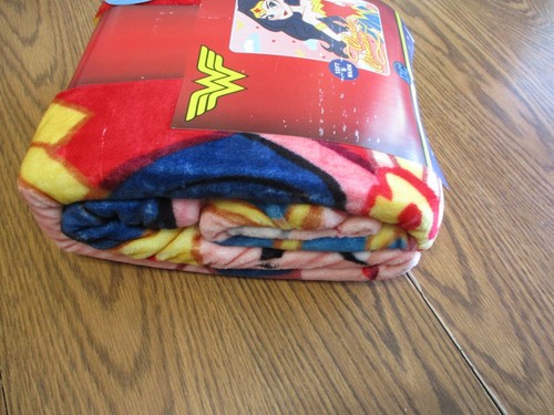 Wonder Woman Silky Soft & Warm Throw Blanket 40”x50” Truth Love Strength NEW - Picture 7 of 7
