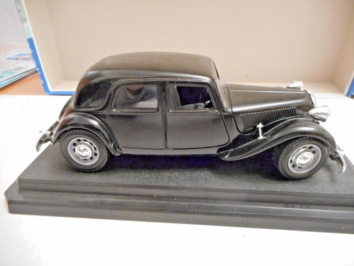 Bburago cod 1501 Citroen 15cv TA (1938) 1:24 + box - Picture 5 of 13
