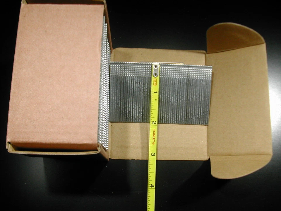 Estuche de 12 cajas (30.000 ct TOTAL) acabado calibre 16 clavos Brad 2" pulgadas (2.500 ct) Foto 2 de 2