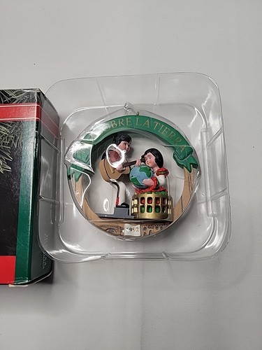 New Vtg 1992 Hallmark Keepsake Ornament Peace on Earth Spain Paz Sobre La Tierra - Picture 2 of 4