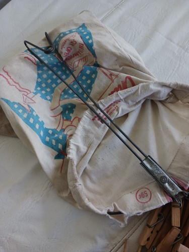 Vintage Champion Stay Open Clothes Pin Bag w/Contents 1950's 1960's VGC - Picture 6 of 15