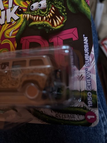 1950 Chevrolet Suburban Rat Fink Johnny Lightning Pop Culture 1:64 Scale - Picture 3 of 5