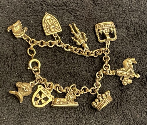 Vintage Coro goldfarbenes 9-Bettelarmband Ritter Löwe Schild Krone Rüstung 7 Zoll - Bild 6 von 8