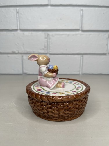 Villeroy & Boch Bunny Family Rabbit Holding Easter Basket Musical Wind Up Box - Picture 6 of 11