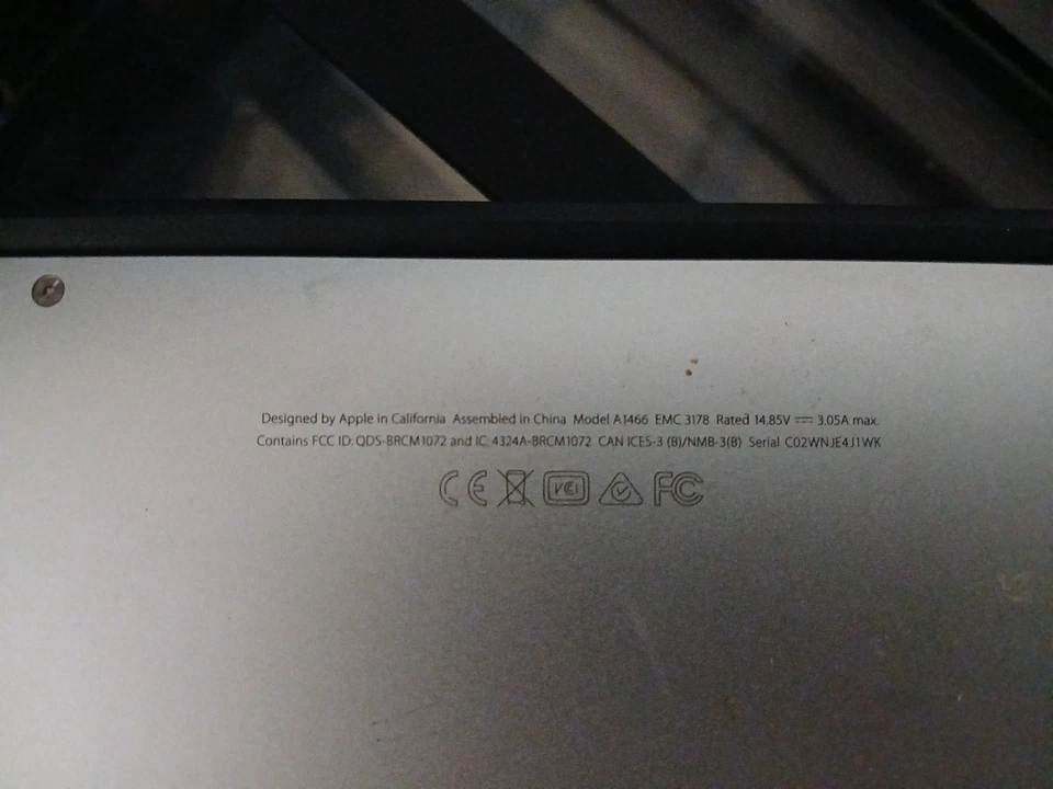 Apple MacBook A1466 Core I5 1.8GHz Laptop 8GB RAM, 256GB SSD, 2017, 13-inch - Image 2 of 4