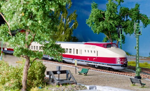 Kato 30-732-1 Triebzug VT18.16 4-tlg DR/SVT Görlitz Ep.VI Spur H0