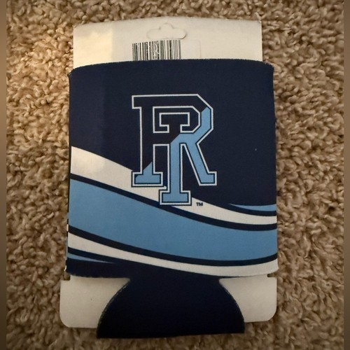 Raffreddatore lattina Rams URI Università del Rhode Island / birra Coozie nuovo con etichette - Foto 2 di 2