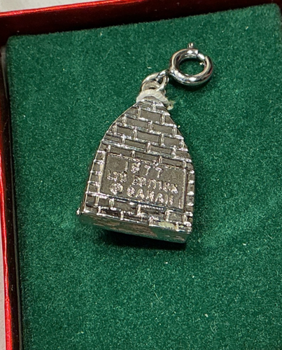 Sarah Coventry Charm Silver Gold Tone Cathedral LTD Ed. 1977 Pendant Lot 66C - Picture 3 of 3