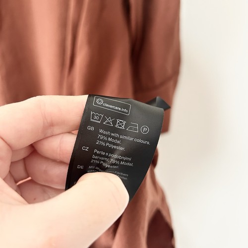 COS Maxikleid braun Rüschen Gr. 44 UK 16 V-Ausschnitt minimal relaxed fit Taschen - Bild 13 von 13