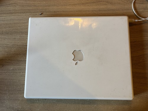 Vintage Apple iBook G4 1GHz, 14" Display, Works - Selling for Spares or Repairs - Picture 2 of 11