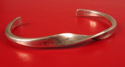 VINTAGE STERLING SILVER 925 HALLMARKED SOLID TWIST BRACELET CLASSY FLASHY FUN !