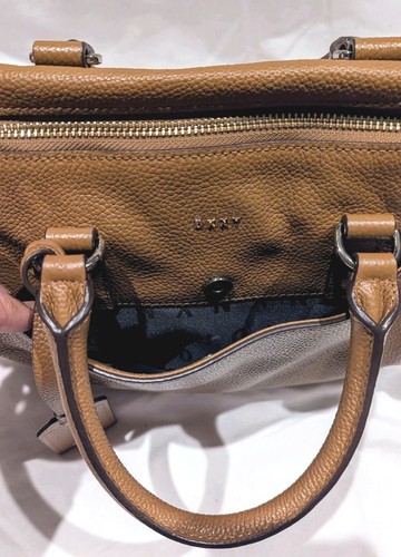 DKNY 100 % Rindsleder braun camel Handtasche mit goldenen Beschlägen. 11x9x5 - Bild 8 von 14