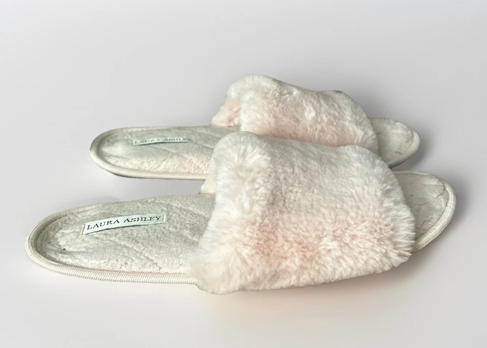 Laura Ashley 粉色人造毛皮拖鞋 L 8-9 绗缝鞋底舒适室内鞋 — 第 2/4 张图片