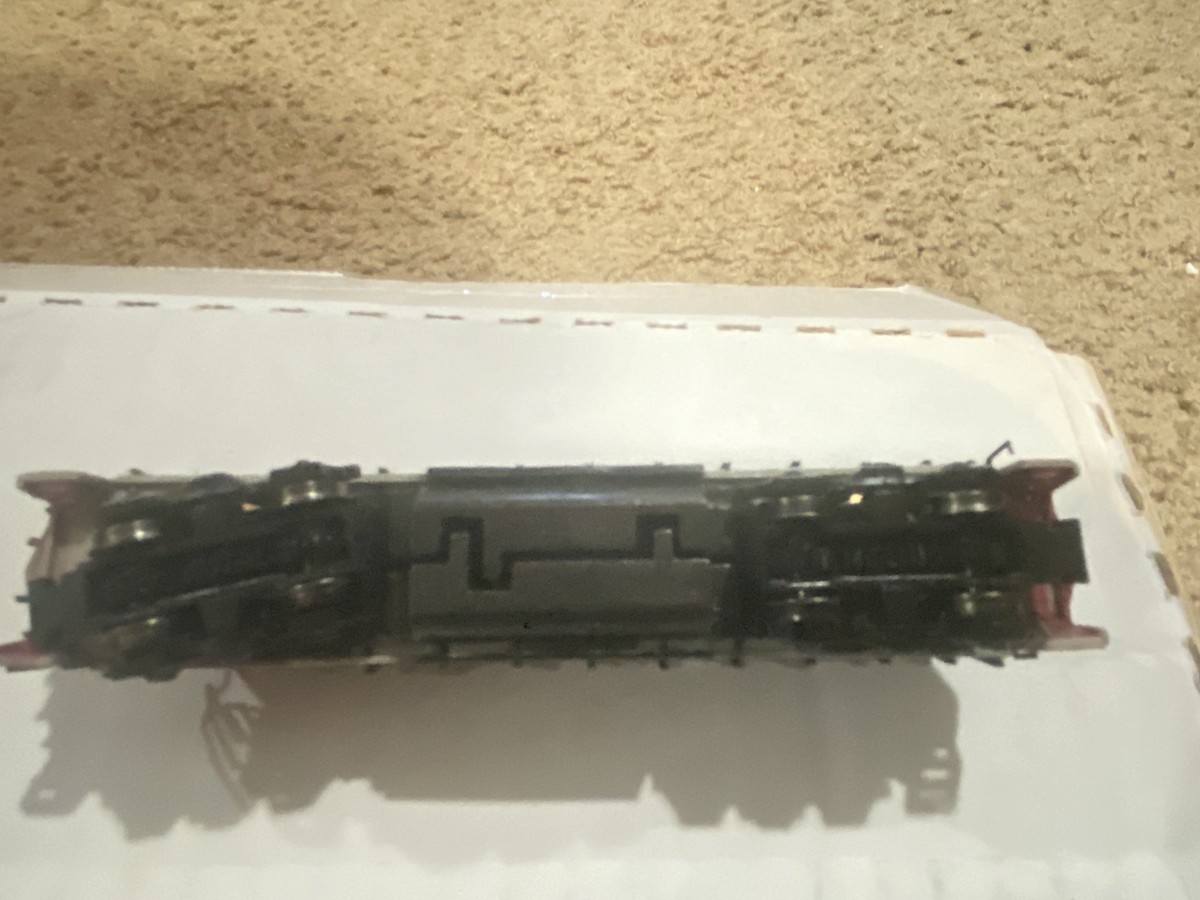 美品　Bachamann N Scale GP 50-SANTA FE 8759 Bachmann N Scale Santa Fe GP50 Diesel Locomotive #8759