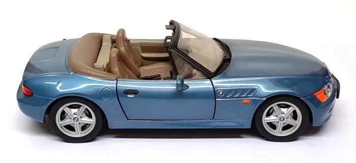 UT Models 1/18 Scale 25625H - BMW Z3 Bond 007 Goldeneye - Met. Blue - Image 4 of 4