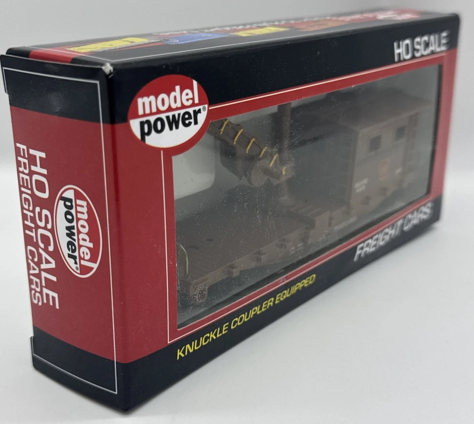 Model Power HO Scale - 40' Work Caboose with Crane #98192 Pennsylvania Railroad - Image 3 of 4