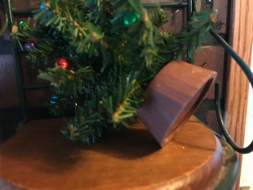 Vintage Christmas tree in Green Decorated on plastic base 7 inches tall - Picture 4 of 5