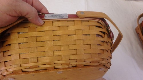 Longaberger 2006 Christmas Nature's Garland Basket Combo: Liner Protector & Lid - Picture 8 of 11