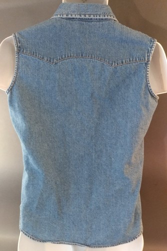 WOMEN'S LEVI'S DENIM RED TAB TRUCKER VEST SIZE: Small. SNAP BUTTON PEARL. - Picture 3 of 8