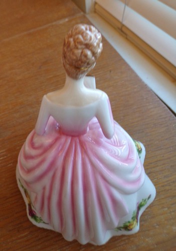 Auswahl Royal Albert Old Country Roses China Victorian Girl/Musical Angel Figuren - Bild 64 von 94