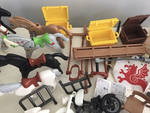 Playmobil Figure Huge Lot Knights Horses Weapons Baby Campfire Newspaper Guitar - Picture 6 of 24