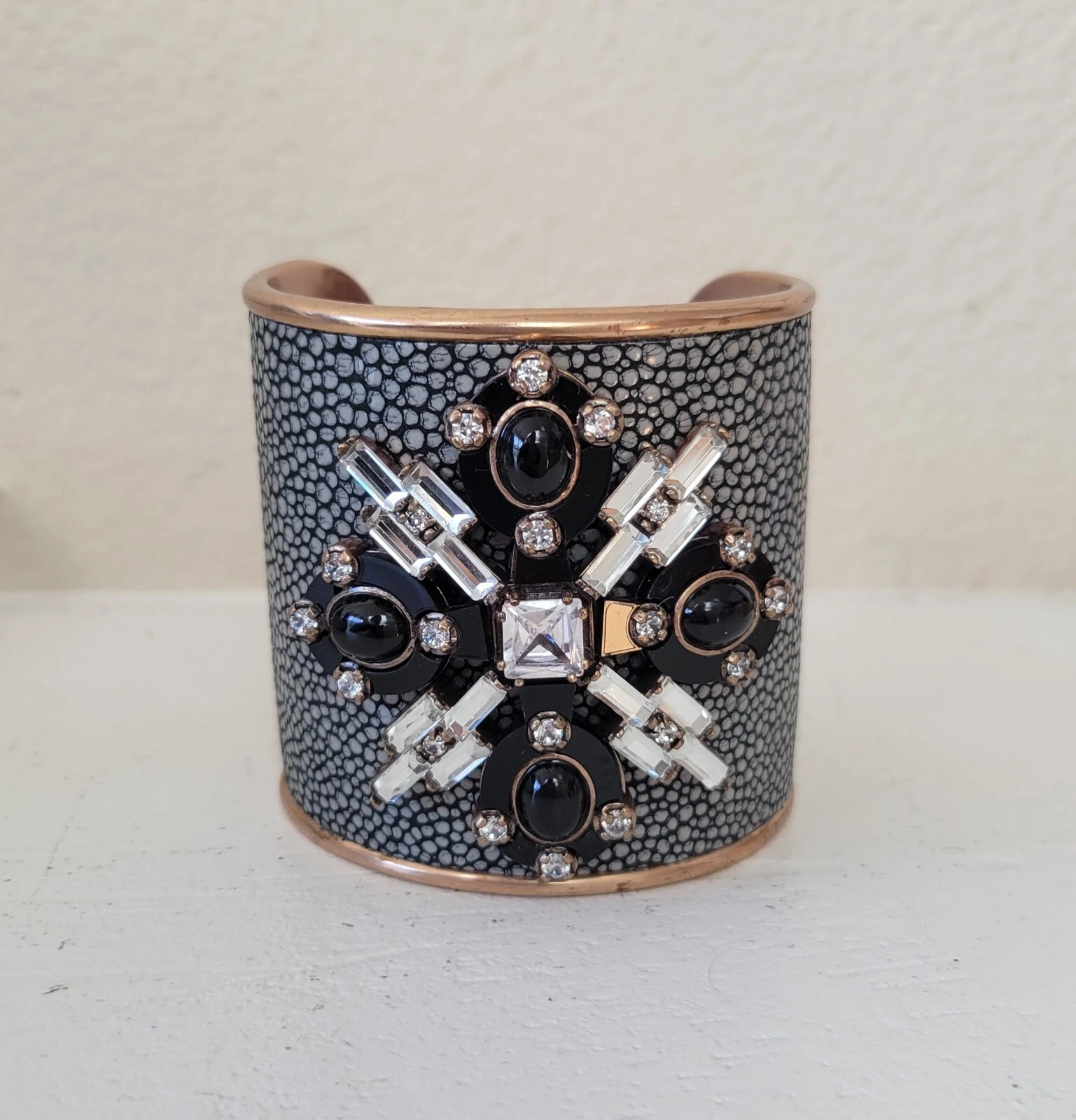NUOVO bracciale Tory Burch Sting Ray pelle grigia multi cristallo nuovo con etichette