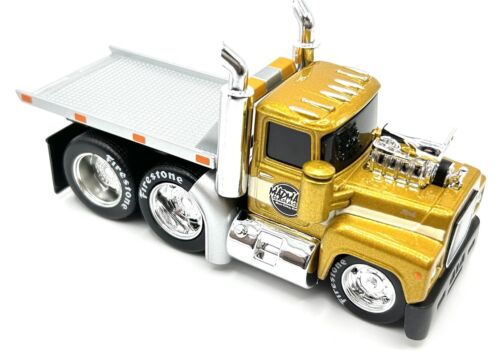 MUSCLE MACHINES MACK FLATBED MUSCLE TRANSPORTS LOOSE - Picture 4 of 4