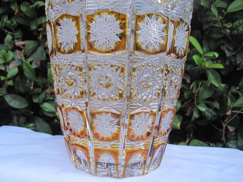 JARRÓN REDONDO DE CRISTAL ÁMBAR DE ENCAJE DE REINA CORTADO A MANO BOHEMIA DE COLECCIÓN 10" COMO NUEVO - Imagen 3 de 5