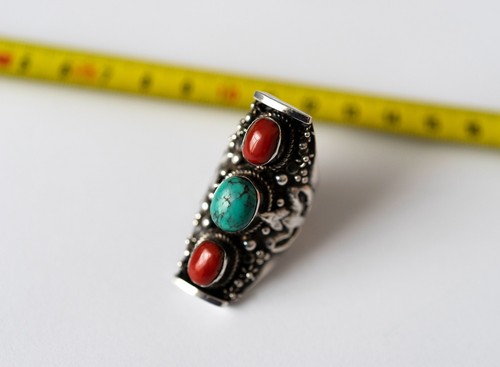 Antico anello artigianale etnico orientale, con pietre dure, argento 925 - Foto 9 di 16
